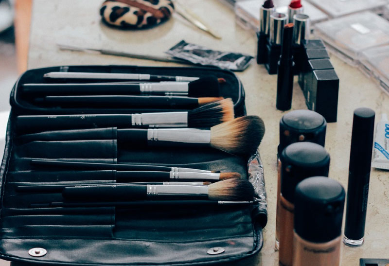 Você sabe como prolongar a vida útil da maquiagem?